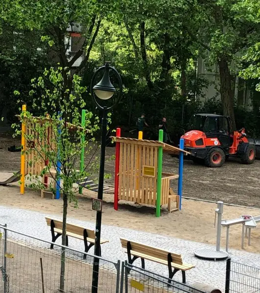 Spielplatz fast fertig 1