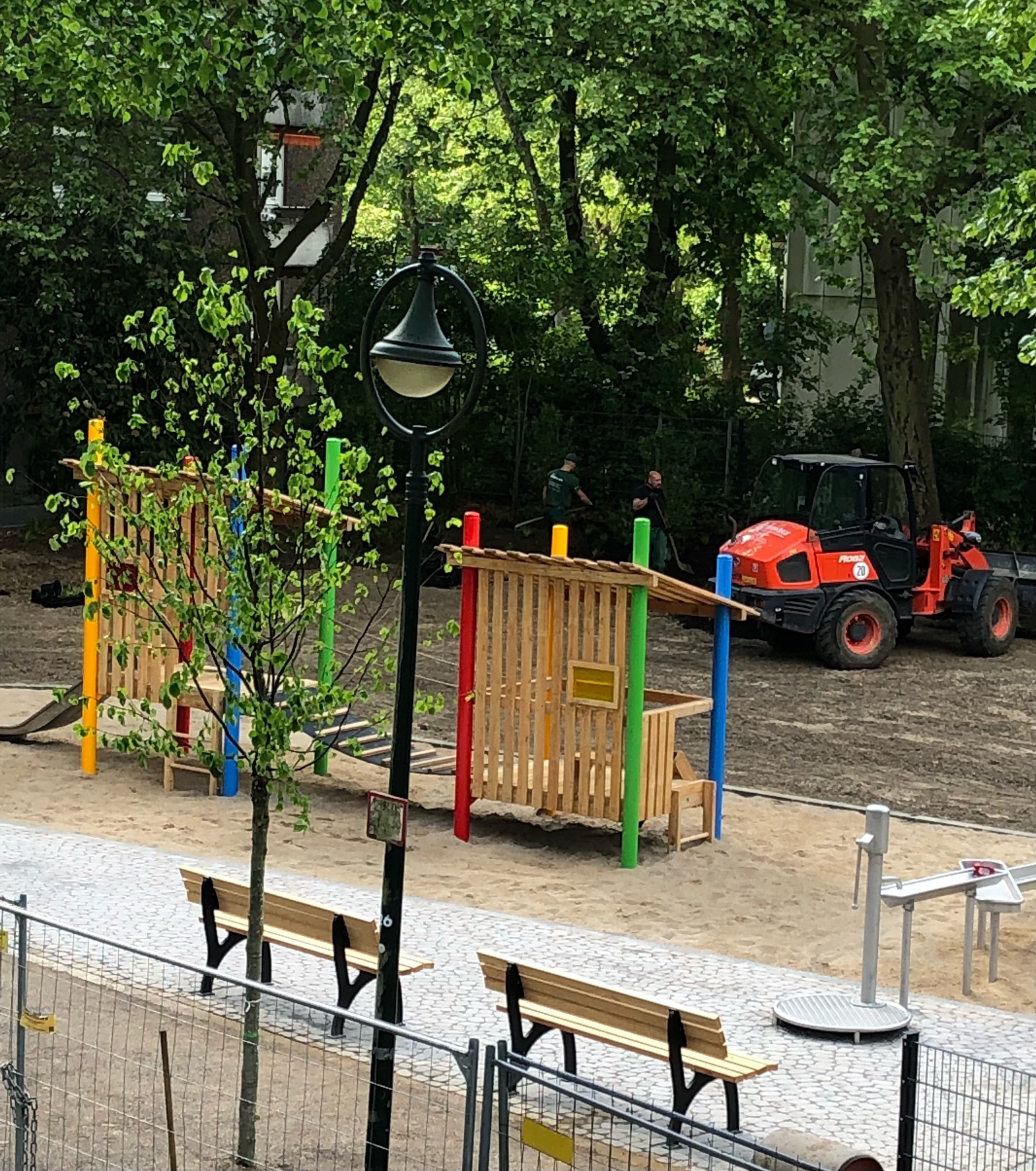 Spielplatz fast fertig 1