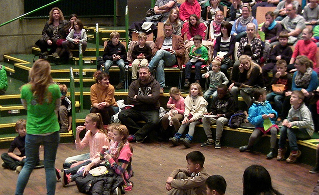 Foto einer Mitmachaktion beim KinderKinoFest